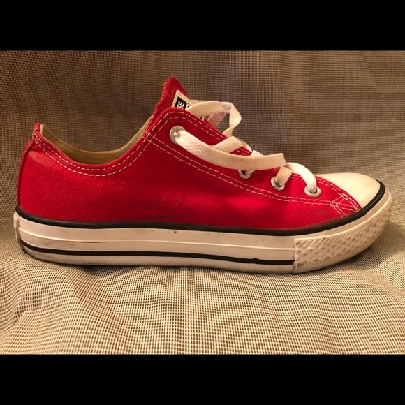 Red low top Converse - Picture 3 of 4